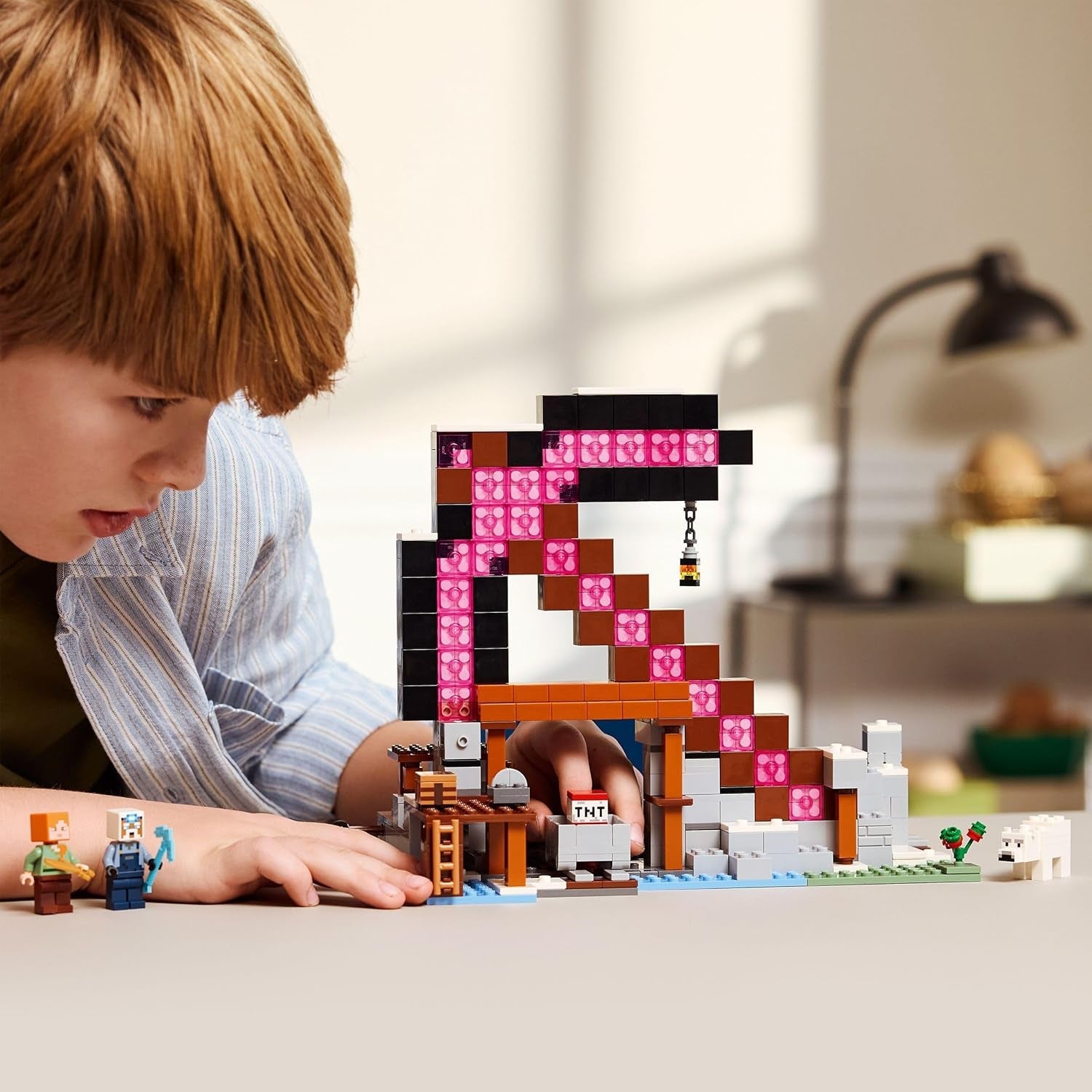 LEGO Minecraft Die Spitzhackenmine - Interaktive Spielzeug für Kinder - Alex, Minenarbeiter og Stray Spinnenreiter Figuren - Sammelbares Gamer Geschenk für Jungen & Mädchen ab 8 Jahren - 21277