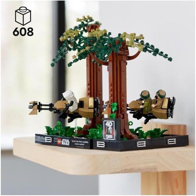 LEGO 75353 Star Wars Pursuit on Endor - Diorama Sæt, Return of the Jedi med Luke Skywalker, Princess Leia & Scout Trooper og Speeder Bikes, 40 års jubilæums byggesæt Besuche den LEGO-Store