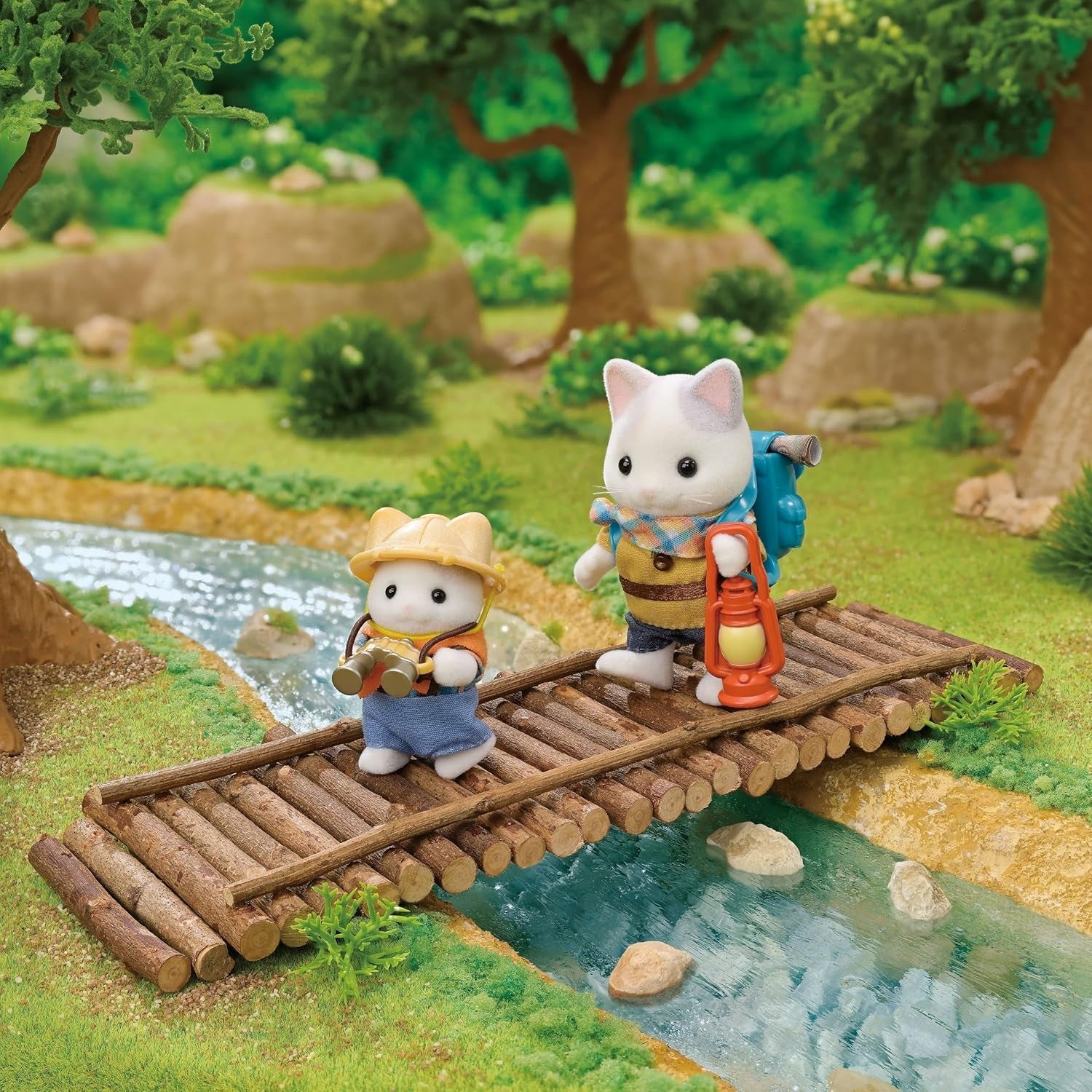 Sylvanian Families - 5763 Set explorator de aventură cu două figuri, pisici de lapte, tată și băiat, figură de animale, jucărie detaliată pentru copii de la 3 ani Papusi Naty Shop