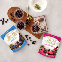 Lindt Chocolate Sensation Fruit Blueberry and Acai | 150 g | Dark chocolate sphere with refined apple-based fruit filling | Gave af chokolade | Chokolade gave