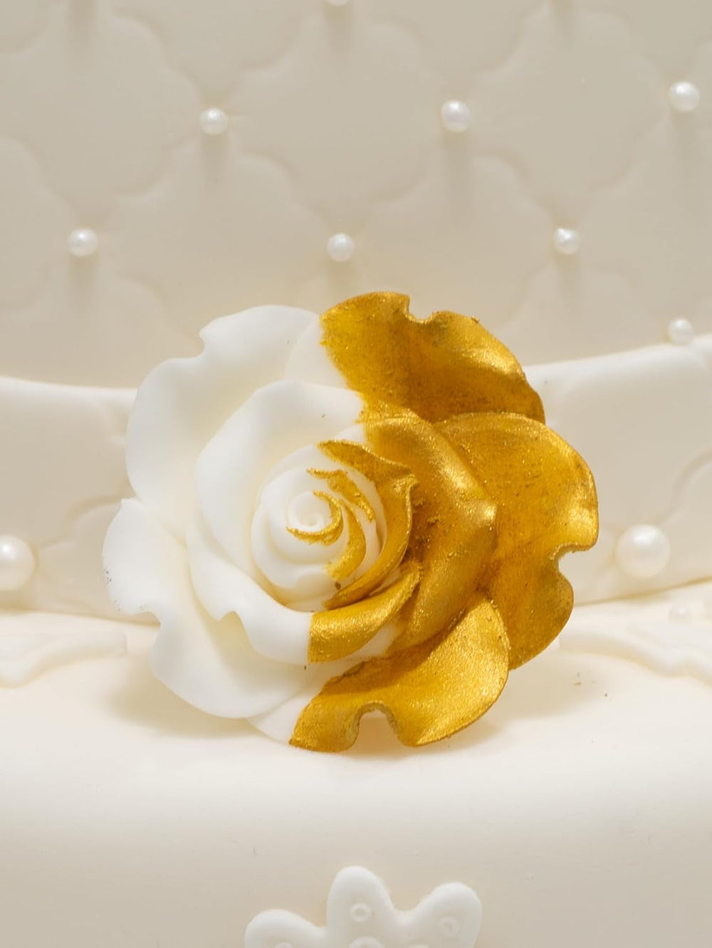 Colorant alimentar comestibil Sugarflair, culoare auriu pastel - Pudră lucioasă alimentară pentru prăjituri, brioșe, ciocolată, produse de patiserie, deserturi, înghețată, băuturi, cocktailuri și multe altele - 4g