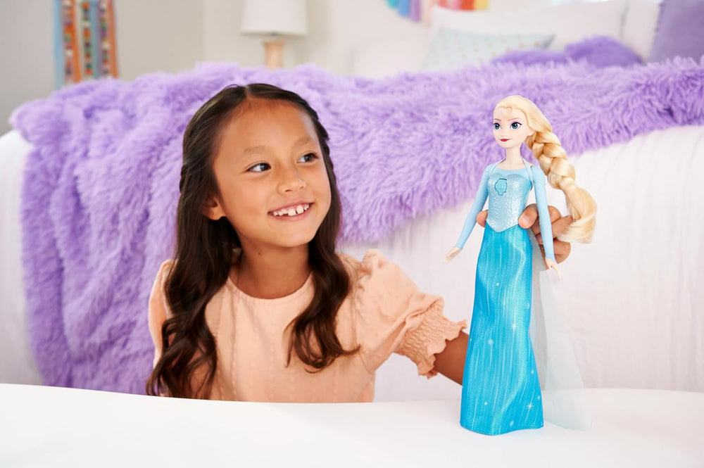 Jucăriile Mattel Disney Frozen, păpușa Elsa cântătoare în ținuta emblematică, cântă Let It Go din filmul Disney Frozen, pentru copii