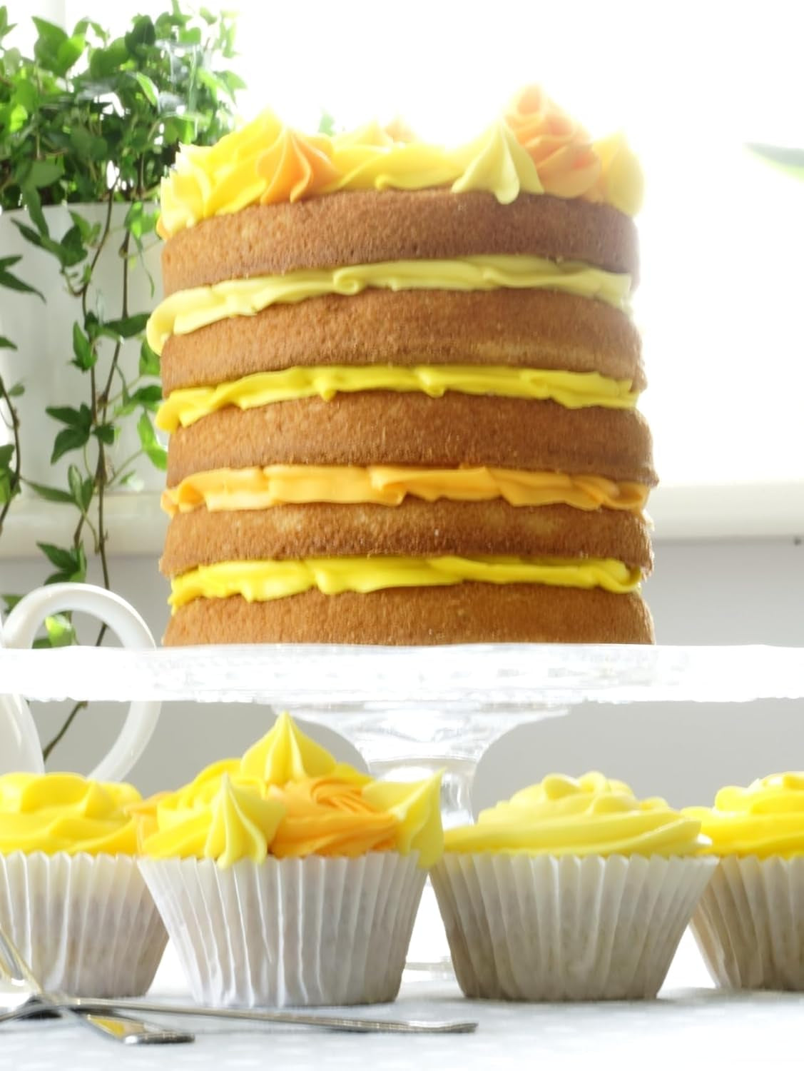 Coloranți alimentari pentru paste Sugarflair, galben, set de 4, coloranți alimentari pentru paste, fondant, marțipan, pastă de zahăr, cremă de unt și multe altele: narcisă, galben canar, galben ou cremă, pepene galben - set de 4