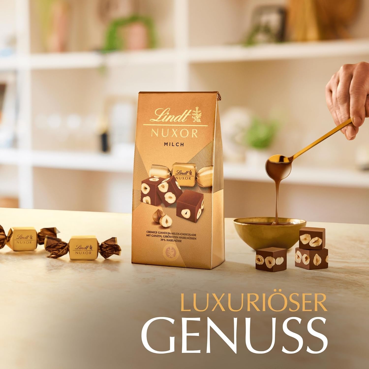 Lindt Chokolade | NUXOR mælkechokoladepose | 103g | Cremet Gianduja mælkechokoladetern med ristede hasselnødder | Chokolade gave