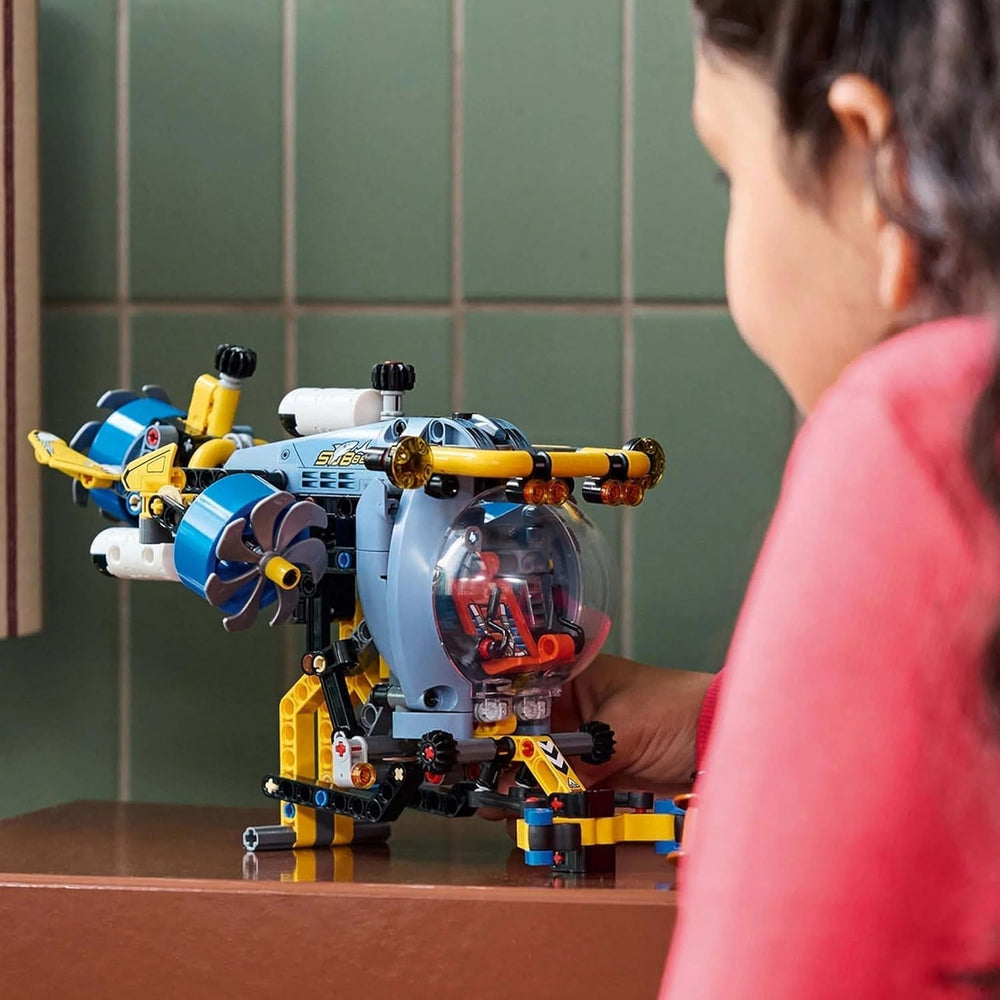 LEGO Technic Deep Sea Explorer Ubådsbyggelegetøj til børn 9 år gamle drenge og piger Kreative fødselsdagsgaveideer Byggebart køretøj med roterende propeller 42201 Byggesæt Besuche den LEGO-Store