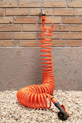 Furtun spiralat BLACK+DECKER 15M - Furtun de grădină inclusiv pulverizator de grădină și racorduri de 1/2" - Plastic - Portocaliu/Negru