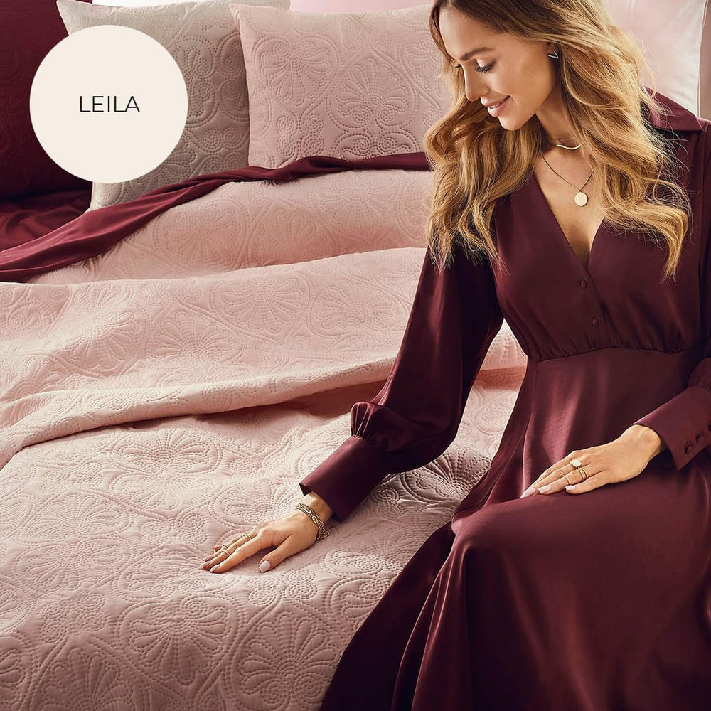 ROOM99 Leila Elegant sengetæppe i cremefarvet 240 X 260 Cm Alsidigt sengetæppe som sengetæppe eller sofa tæppe til seng og sofa tæppe Stil Ideel som sengetæppe Senge og tæpper Beuche den ROOM99-Store