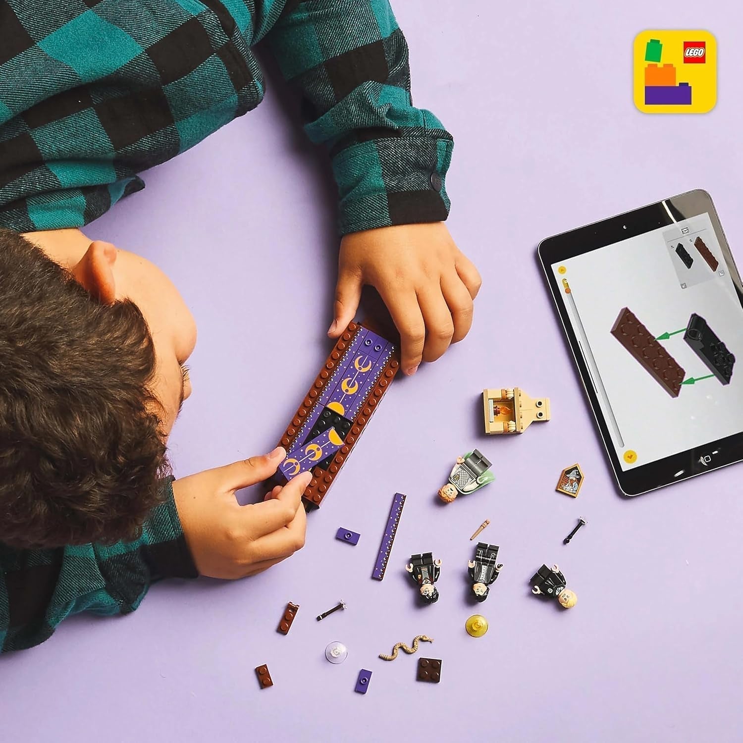 LEGO Harry Potter Hogwarts Castle: Duelklubbyggesæt med 4 minifigurer inkl. Draco Malfoy, Gilderoy Lockhart & Severus Snape, sæt med funktion Til drenge og piger i alderen 8+ 76441 Byggesæt Besuche den LEGO-Store