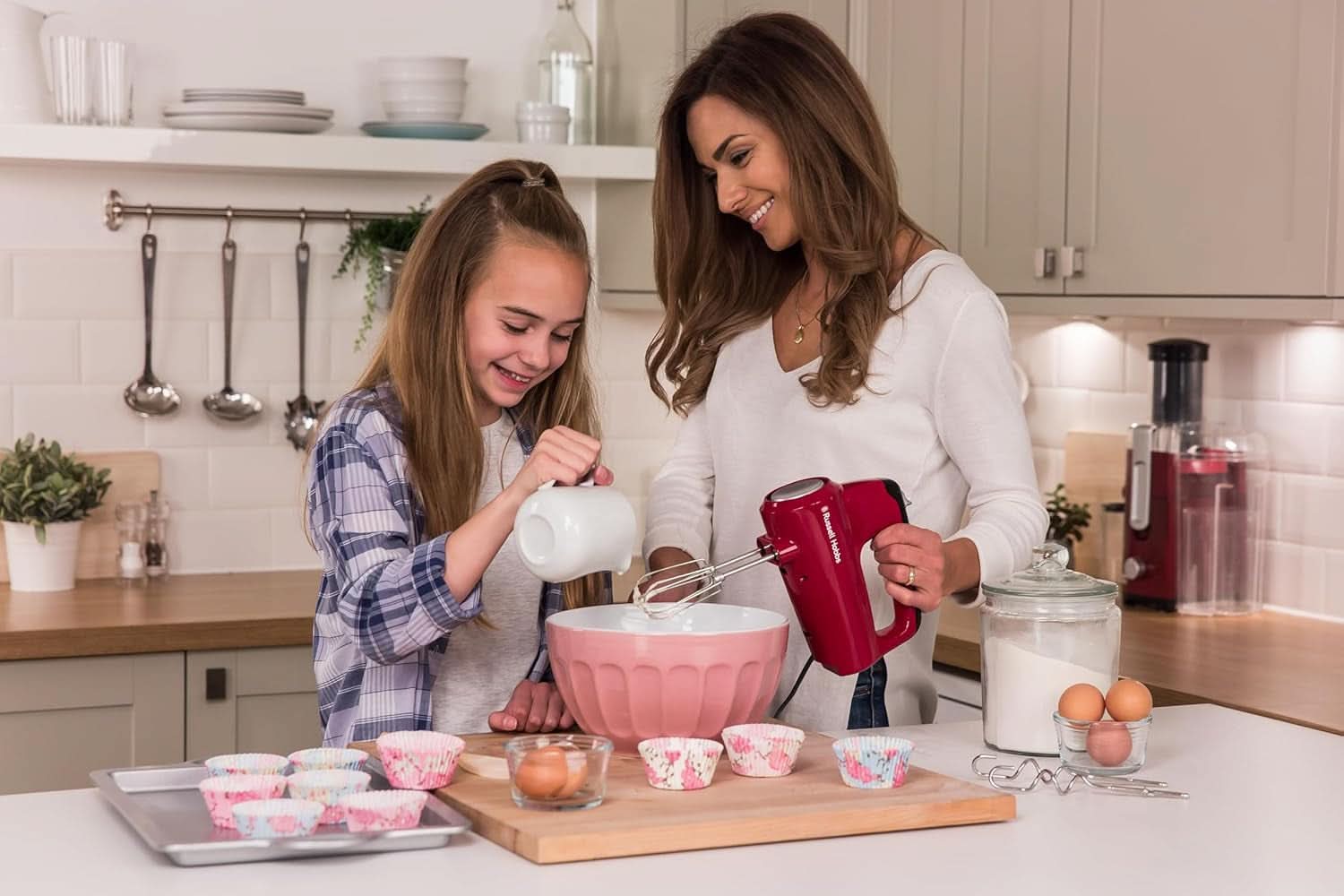 Russell Hobbs Håndmixer [Handrührgerät] Desire Rot (5 Geschwindigkeitsstufen+Turbofunktion, 2 Spülmaschinengeeignete Rührbesen & Knethaken, Auswurftaste, Aufrechte Parkposition) Håndrührer 24670-56 Kitchen Naty Shop