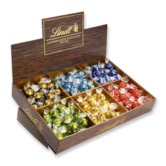 Lindt Chokolade LINDOR, Skranke | 1718 g | Ca. 138 trøfler i varianterne Mælk, Sort 70%, Halvbrun, Stracciatella, Hvid, Pistacie | Chokolade gavesæt | Gavechokolade | Bulk pakke