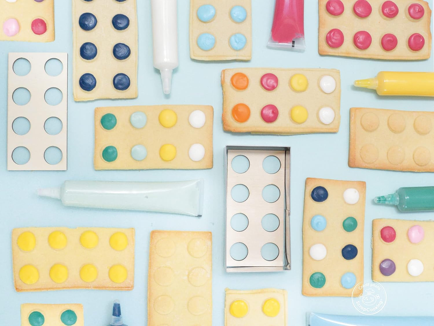 ScrapCooking – Set de tăietoare de biscuiți din lemn de cărămidă + instrumente de embosare – Formă de tăietor de biscuiți în relief din oțel inoxidabil – Accesoriu pentru matriță de copt, sablată, jucărie de construcție a torturilor – 2096