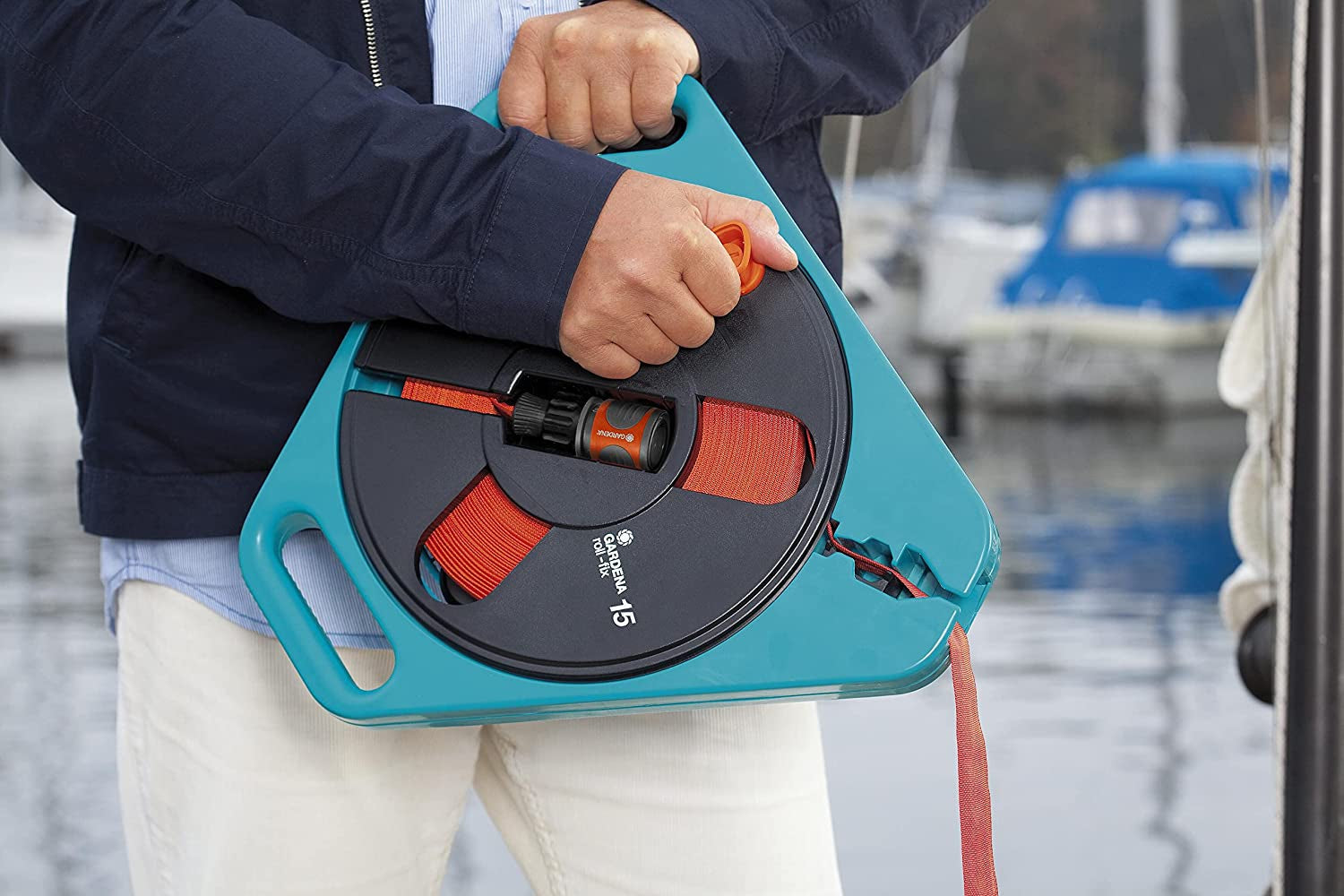 Furtun plat Gardena Original Classic roll-fix 15m: Casetă furtun economisitoare cu furtun de apă (Ø 12 mm în casetă), mecanism automat de siguranță, incl. duză de pulverizare, cu dispozitive de conectare (756-20)