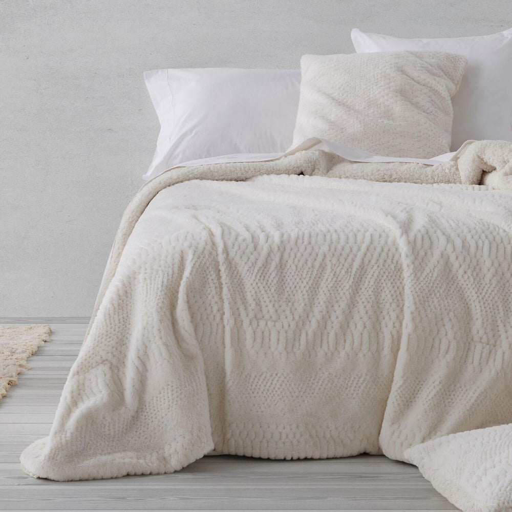 Creme syntetisk lammeskind vinterdyne, Ancho 135 Cm Dyner og dyner Naty Shop