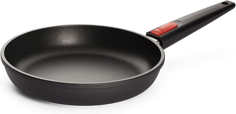 Woll Nowo Titanium flad pande - induktion, 5 cm højde, aftageligt håndtag - til alle typer kogeplader, støbt aluminium, non-stick belægning Gryder og pander Naty Shop 24 Cm