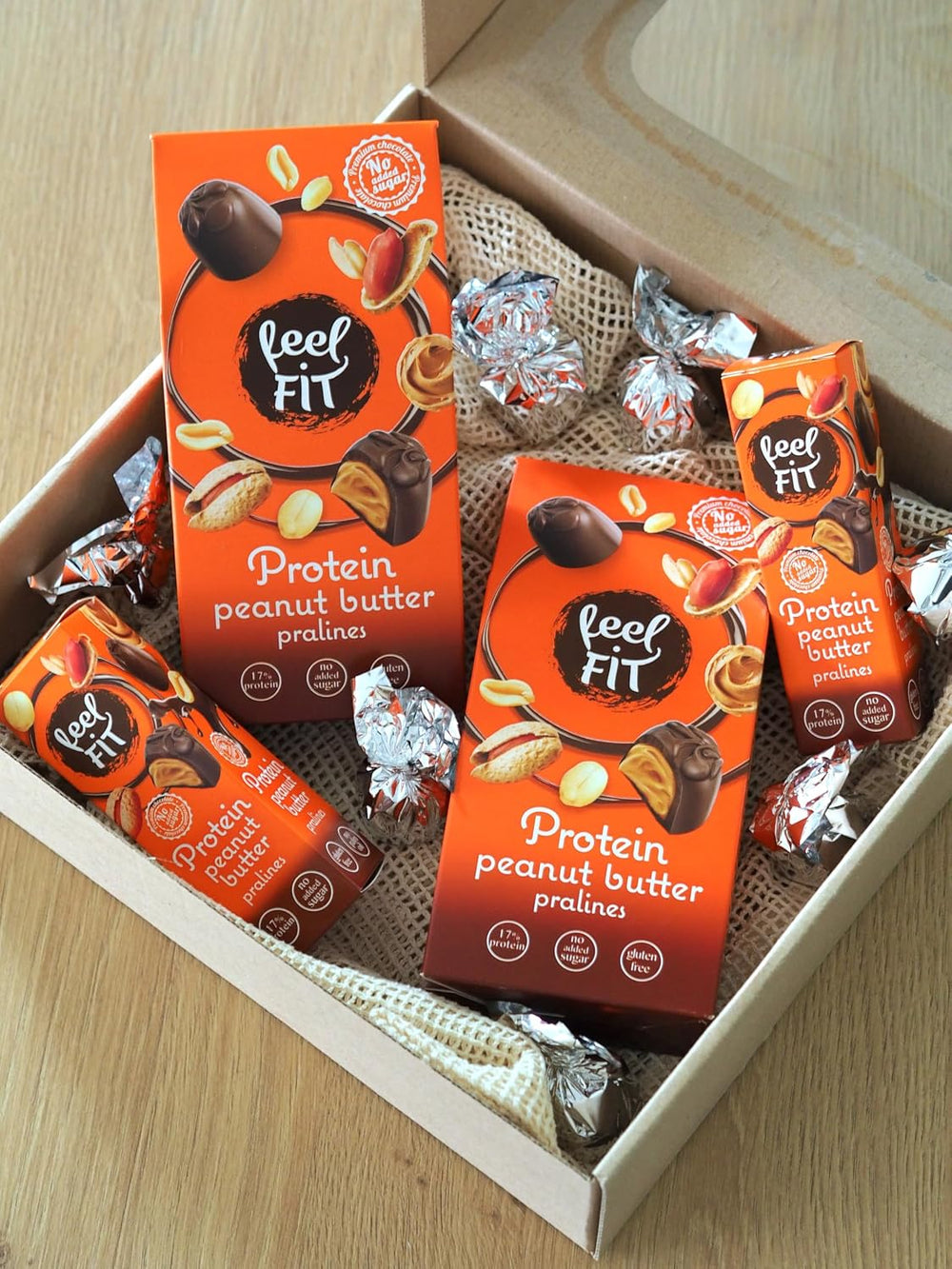 Feel FIT Jordnøddesmørproteinpraliner i højkvalitets mælkechokolade, uden tilsat sukker, 17 % protein, glutenfri 66 g (1 pakke)