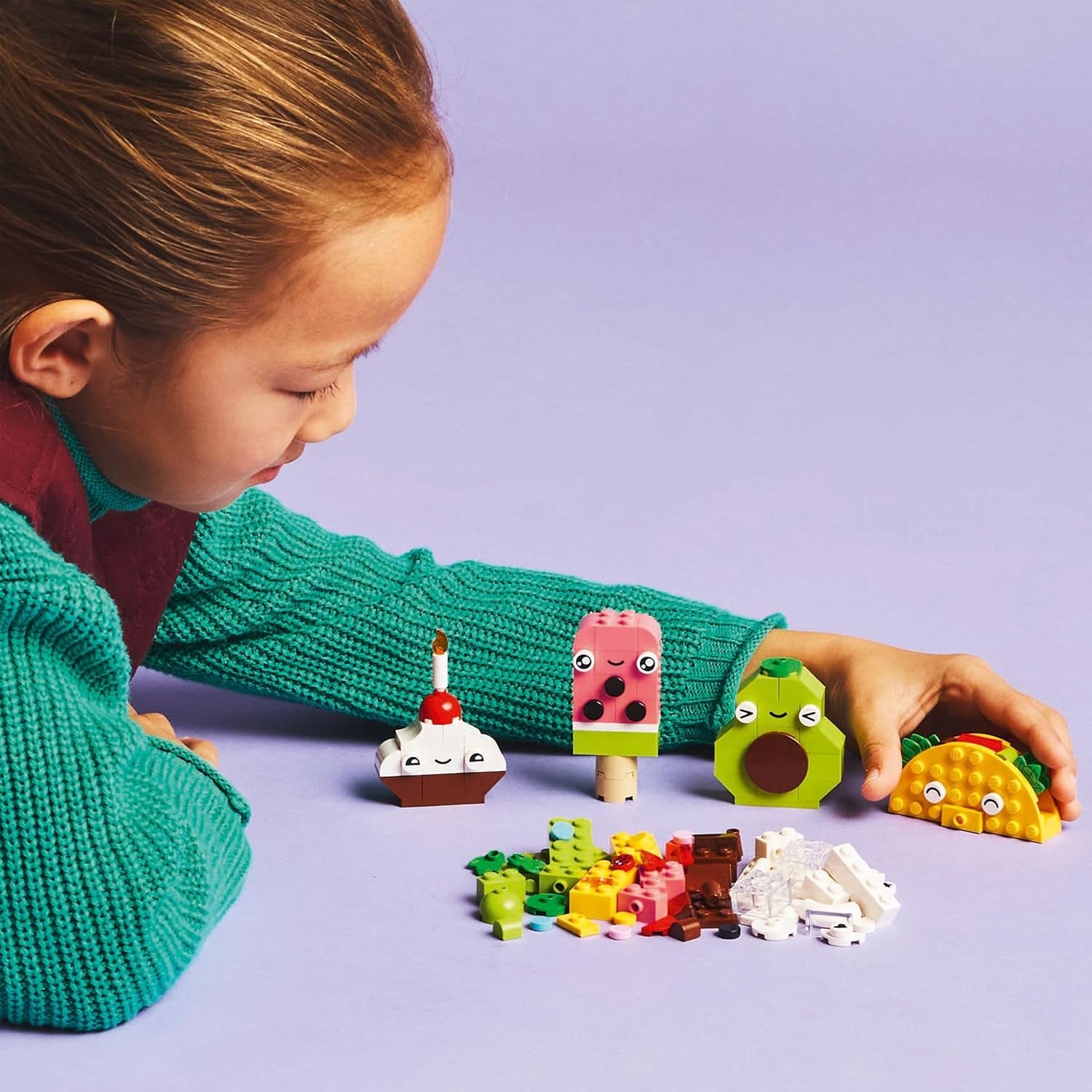 LEGO Classic Creative Snack Bauspaß, Spielzeug mit Essen for fantasievolle Rolenspiele, Bauset für Jungen und Mädchen ab 4 Jahren, Cupcake, Avocado, EIS am Stiel og Taco 11039