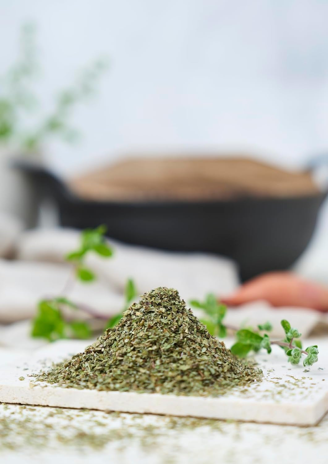 Fuchs Gewürze - Merian gerebelt - zum Würzen von Kartoffelgerichten, Fleischgerichten eller Eintöpfen - naturlige ingredienser - 10 g i wiederverwendbarer, genbrugsbarer Dosis