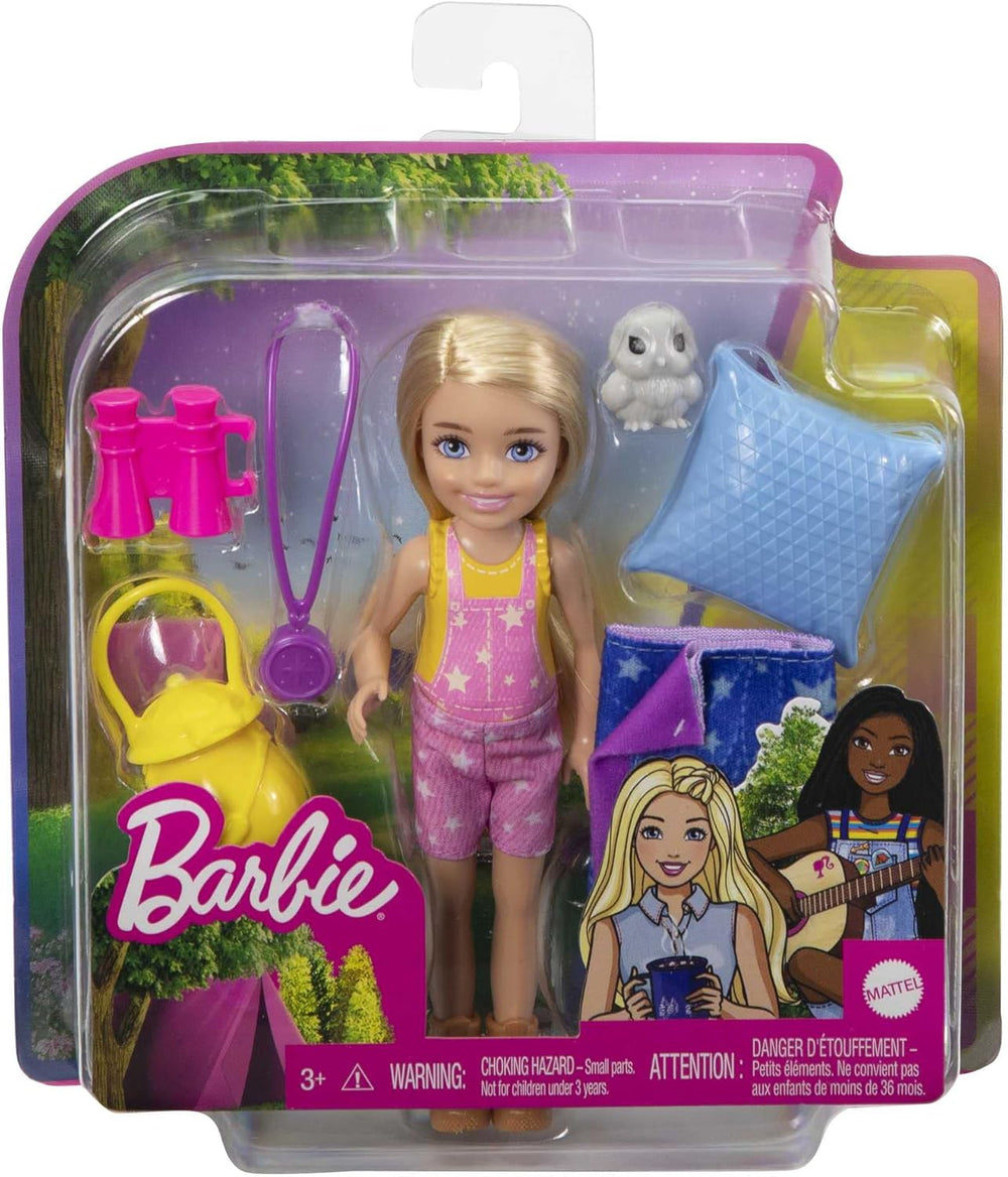 Seria Barbie Chelsea, Păpușă Chelsea Camping cu păr blond, Bufniță de companie, Sac de dormit, Pernă, Lanternă, Binoclu, Accesorii de camping, Cadou pentru copii, Jucărie pentru vârsta de 3 ani și peste, HDF77