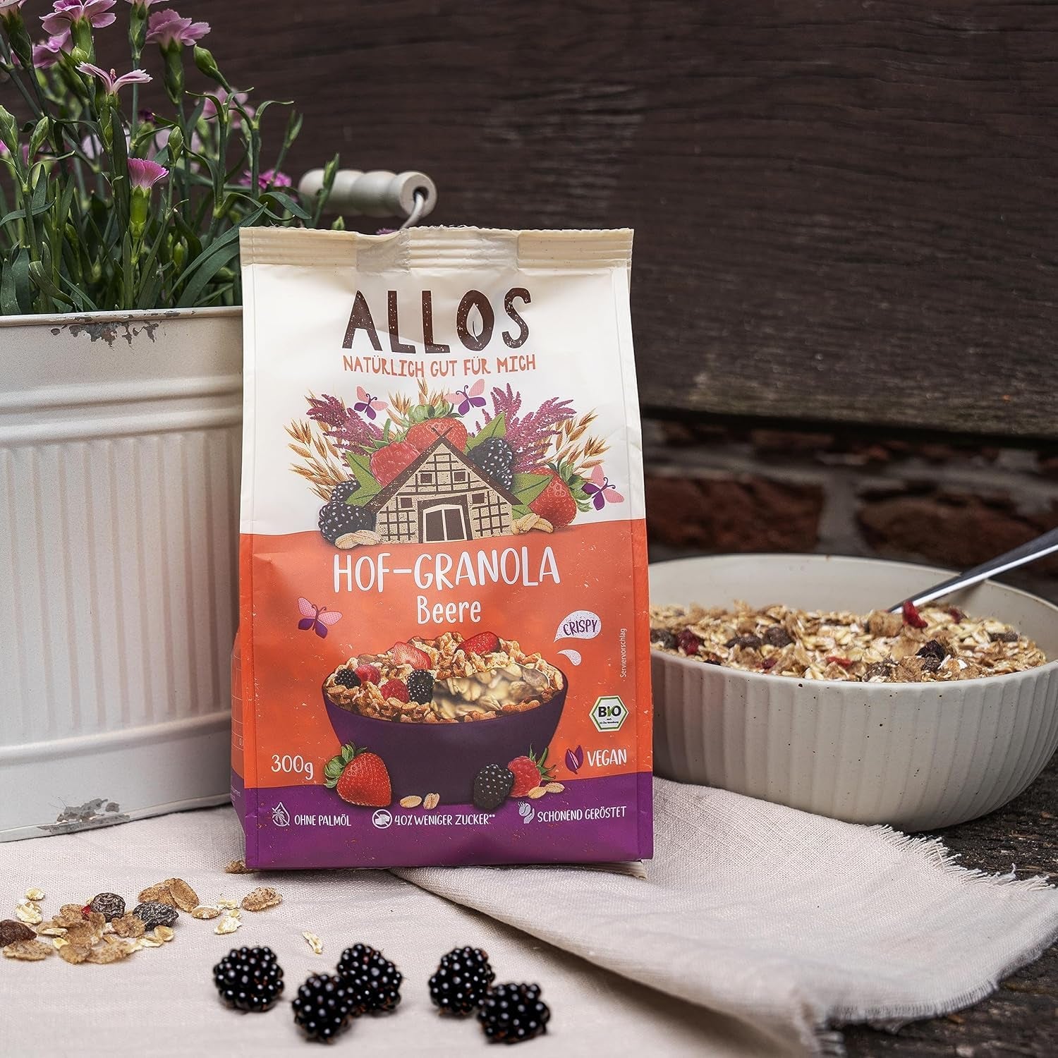 Allos Hof Granola med bær | Økologisk müsli | Müsli med bær | Sprød müsli | Korn til morgenmad | Pakke med 6 (6 x 300 g), 1 stk (pakke med 6)