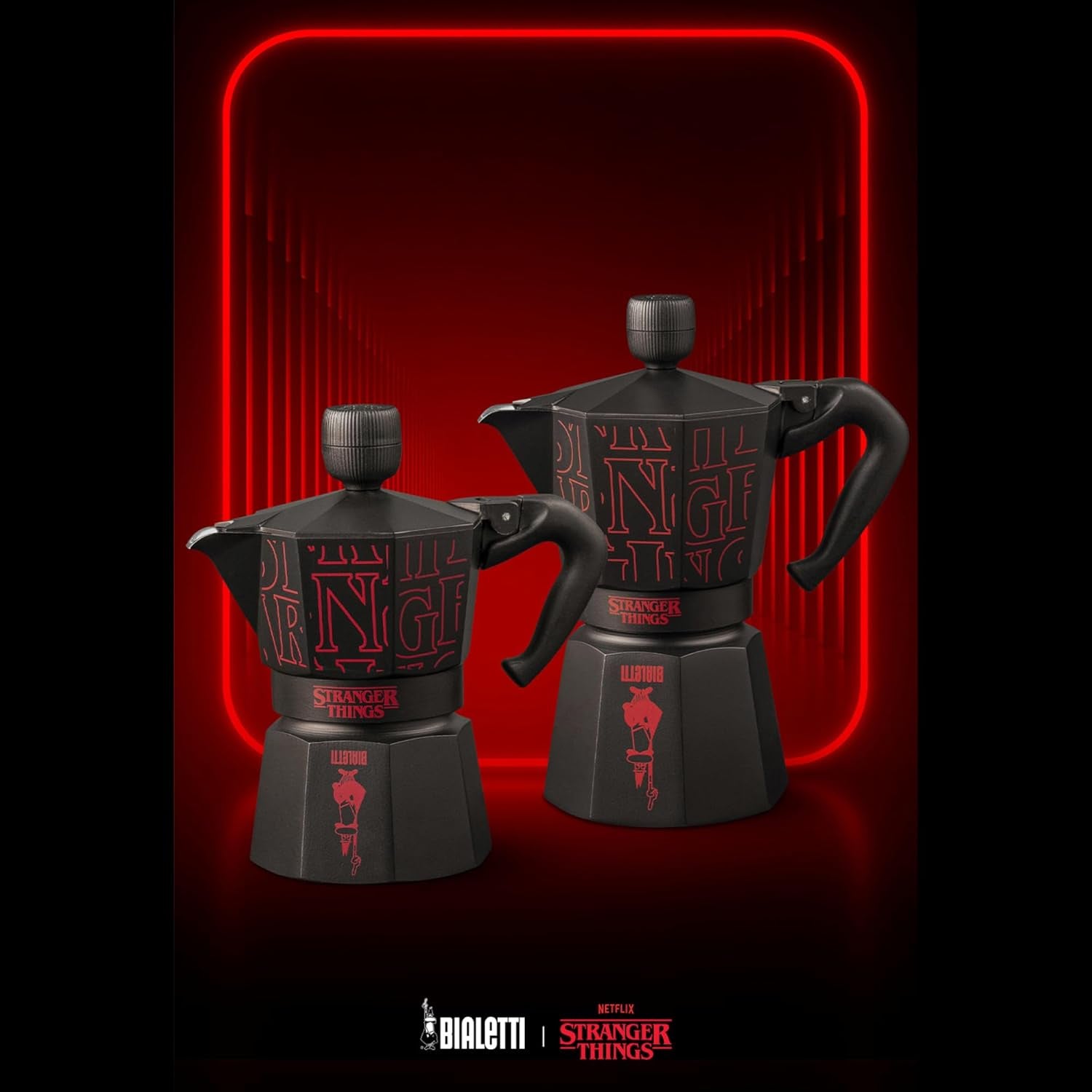 Bialetti Moka Express Stranger Things Cafetiera cu 6 căni, Buton muzical cu funcție de încărcare USB-C, Nu este potrivită pentru plite cu inducție, 6 căni (270 ml), Negru