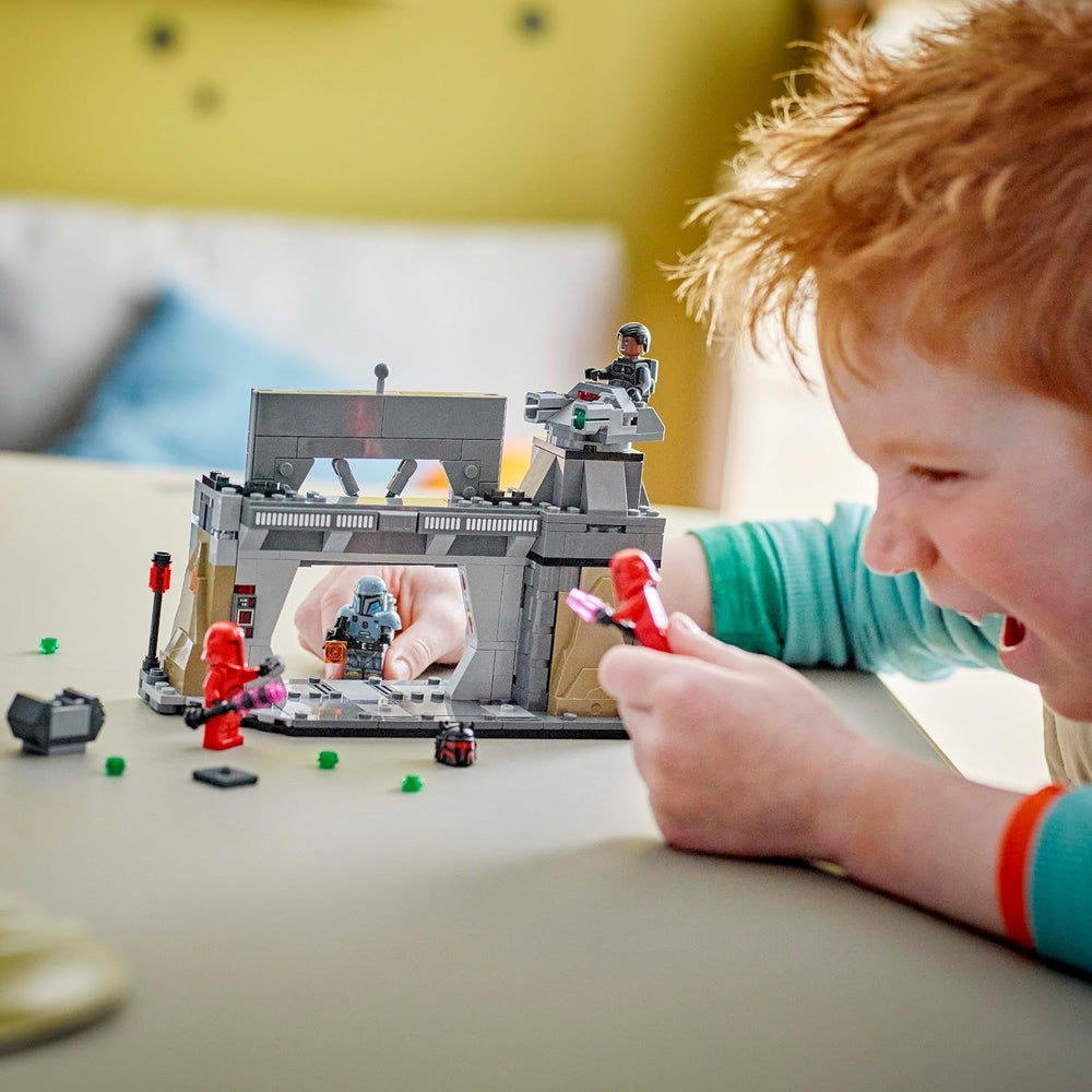 LEGO Star Wars: Mandalorian-duellen mellem Paz Vizsla og Moff Gideon, samlerobjekt til byggelegetøj til børn, gaveidé til kreative drenge og piger over 7 år, Mandalorian-legetøj 75386 Byggesæt Beuche den LEGO-Store