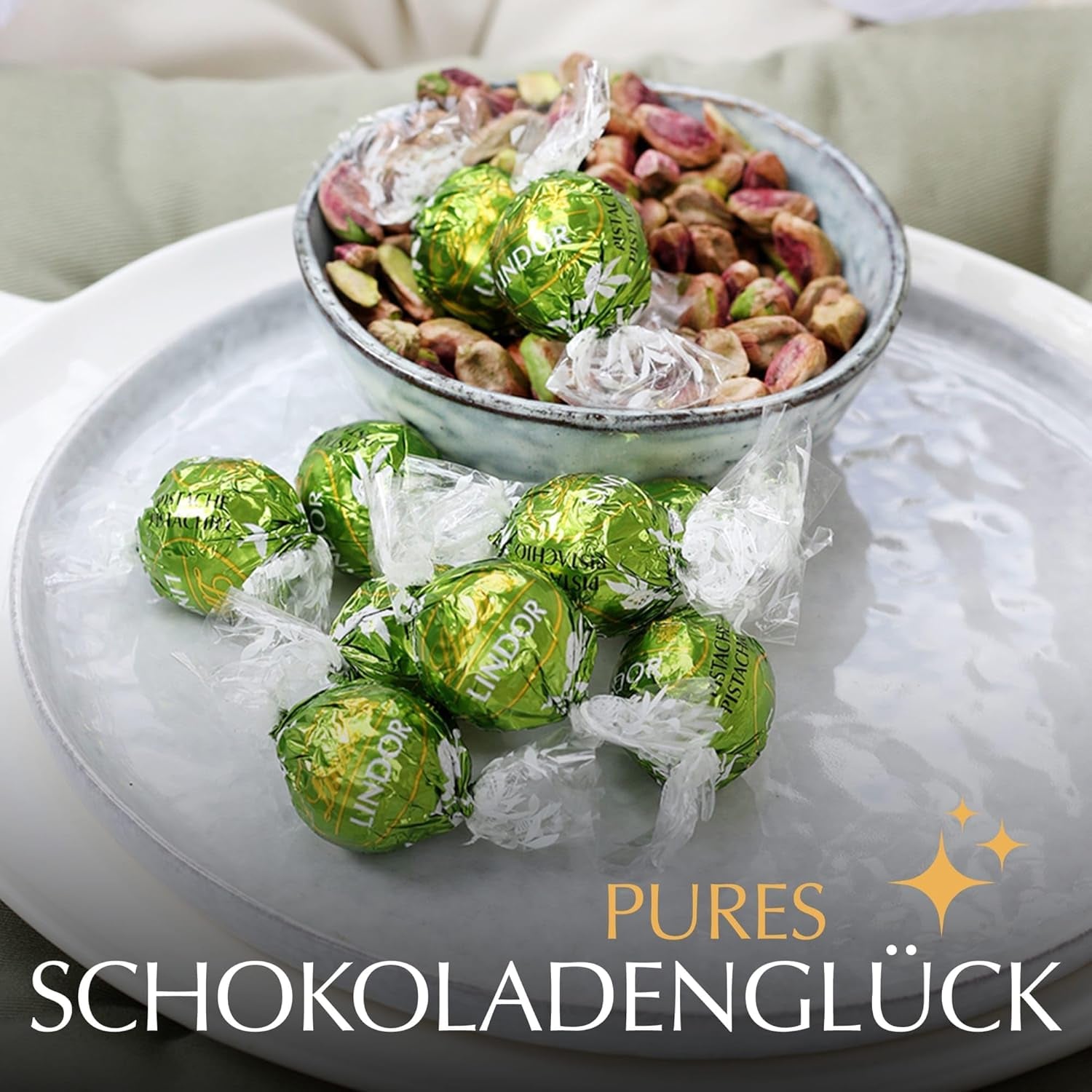 Lindt LINDOR Chokolade med Pistacie | 1 kg genlukkelig pose | ca. 80 mælkechokoladekugler med smeltet pistacie-cremefyld i munden | Bulkpakke, pralinegave