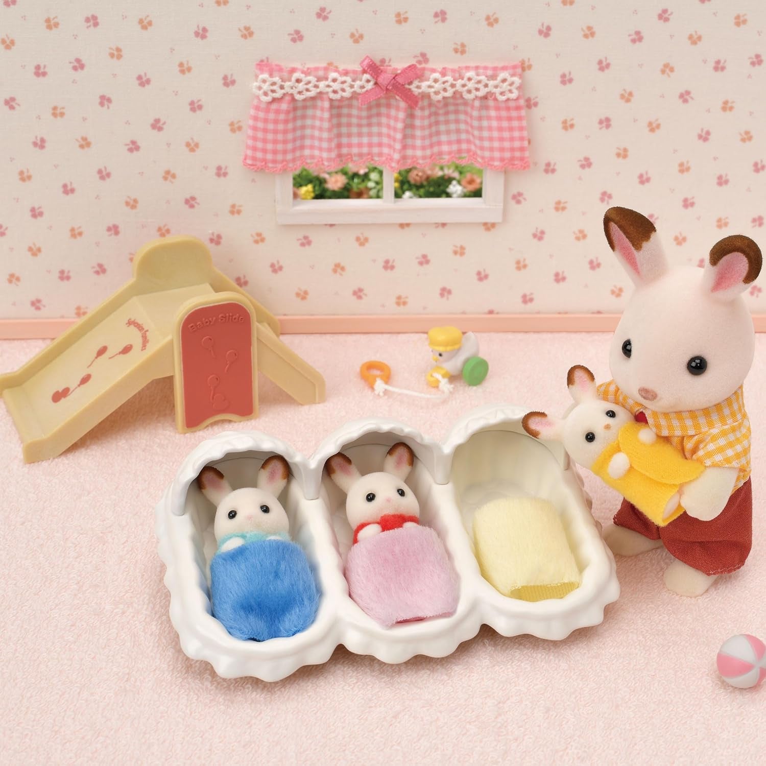 Sylvanian Families L5532 Kit de început pentru tripleți - Set de joacă pentru casă de păpuși