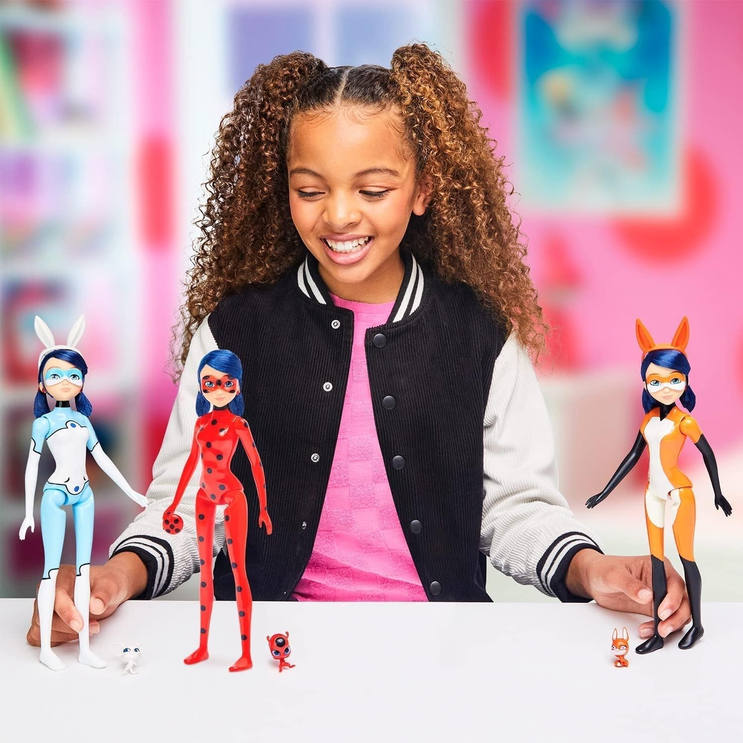 Bandai - Mirakuløs Mariehøne - Dukke Marinette Farveskift Overraskelse - Mirakuløs Jointed Dukke, 26 Cm + 3 overraskelser - Tilfældig model - P50390 Dolls Naty Shop