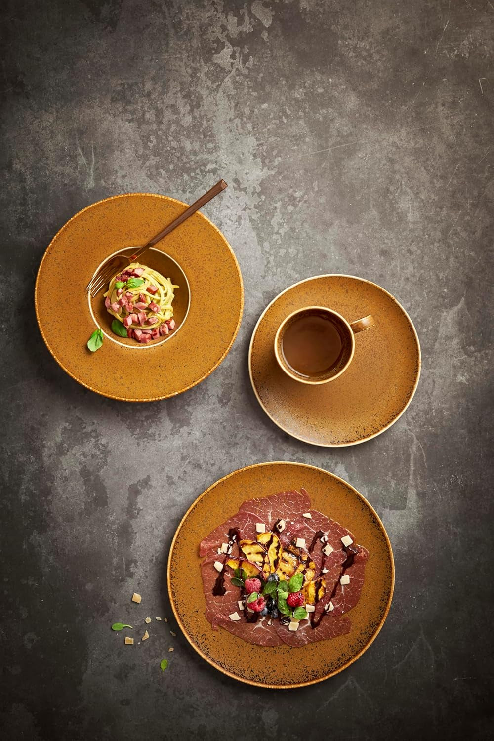 MÄSER 935273 Grumpy, Geschirrservice Made in Portugal, Hochwertiges 8-Teiliges Kombi-Geschirr Set; Teller, Gourmetteller Und Schüssel Mit Reaktivglasur in Edel Schimmerndem Gold Braun, Porzellan Seturi vesela masa Naty Shop