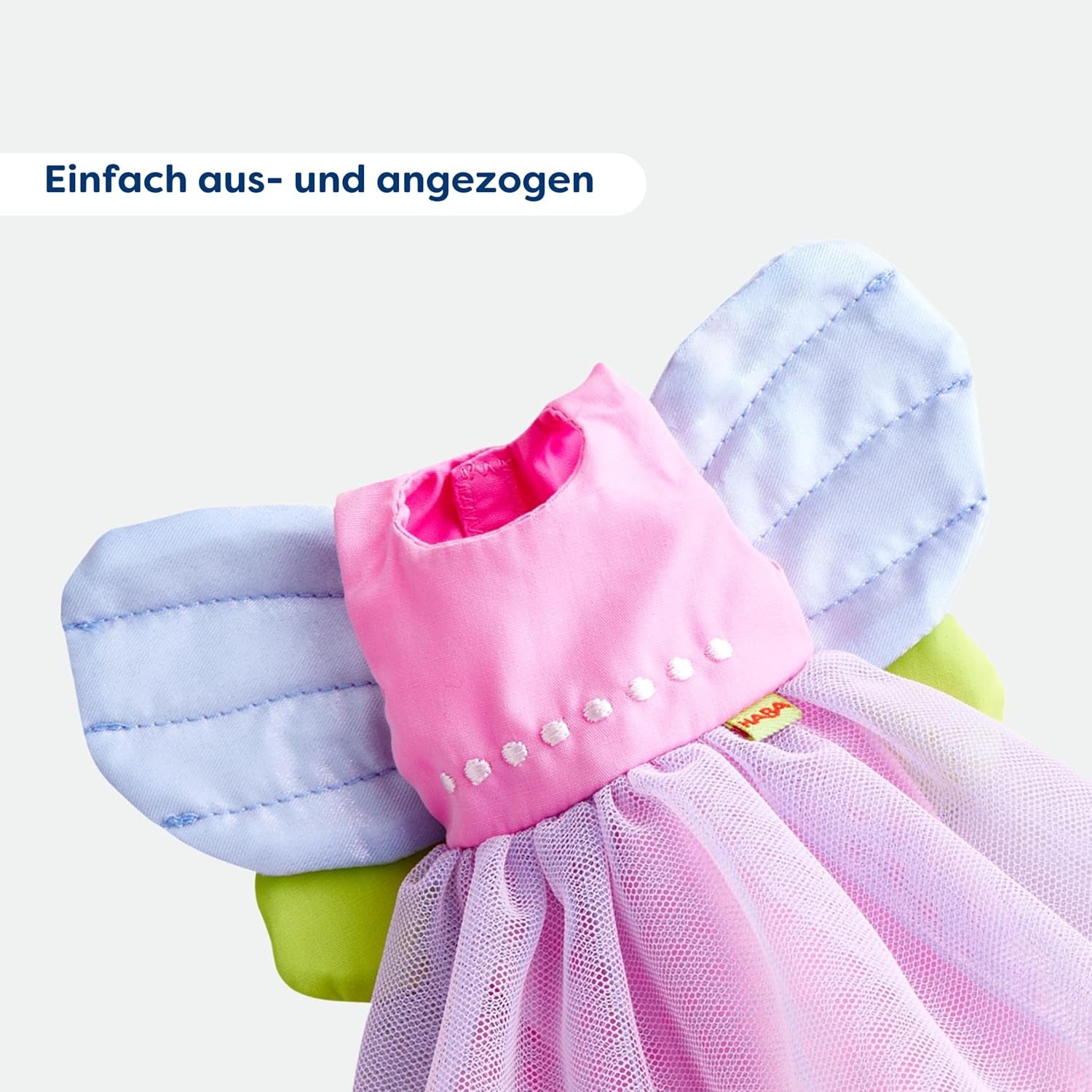 Haine pentru păpuși HABA Fairy Magic – set de 2 piese pentru păpuși cu vârsta de 18 luni și peste (30 cm) – rochie cu tul și aripi, bandă pentru păr cu flori inclusă – 1306243001