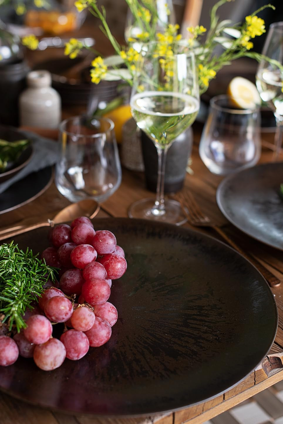 MÄSER Bronz Metallic, serviciu de masă cu 12 piese pentru 4 persoane cu glazură elegantă și lucioasă, set de farfurii cu farfurie de cină, farfurie de sumă și farfurie de desert din ceramică de înaltă calitate, gresie, maro