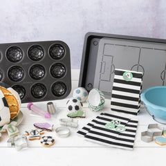 Zenker 12Er Muffinform – Muffinbackblech Für Muffins Und Cupcakes Aus Der Serie Fodboldbagning– Hitzebeständiges 12Er Muffinblech Mit Antihaftbeschichtung, Schwarz Forme og bakker til bagning Naty Shop