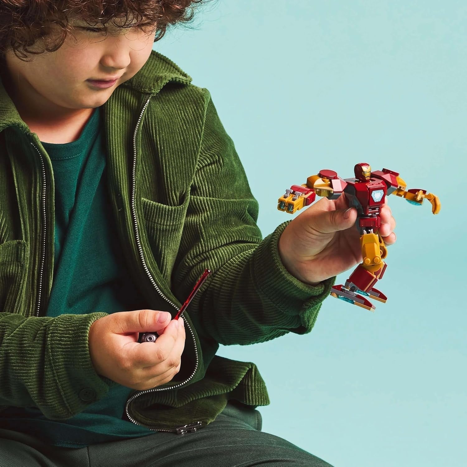 LEGO Marvel Iron Man Mech vs. Ultron - Superheltelegetøj med 2 minifigurer - Actionfigur med bevægelige arme, ben og fingre - Gave til drenge og piger i alderen 6+ 76307 Besuche den LEGO-Store byggesæt