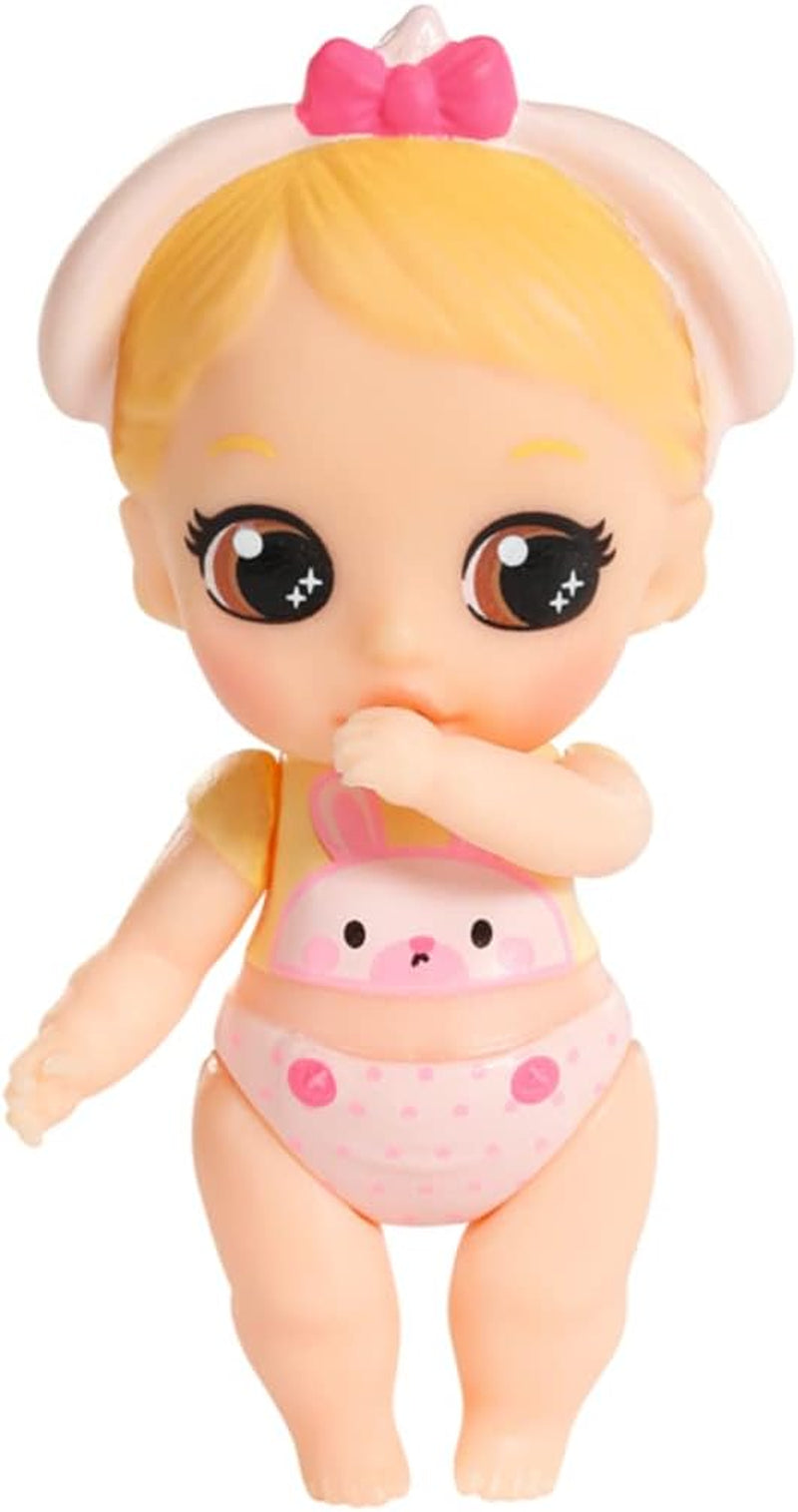 BABY born 904763 Autobuz Surpriză Bebeluși - autobuz de jucărie roz pentru păpuși mini mici, cu 2 păpuși exclusive, cărucior triplu, balansoar, carusel, tobogan și leagăn triplu.