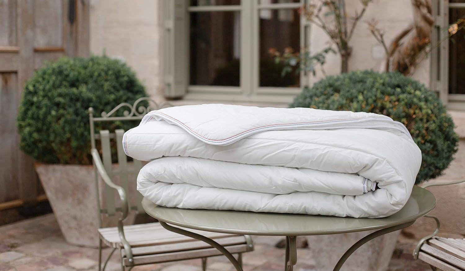 COLAS NORMAND Plapumă caldă, lavabilă la 95°C, 240 X 220 Cm, durabilă, microfibră, moale, mătăsoasă și confortabilă, fabricată în Franța, albă Plapumi si pilote Naty Shop