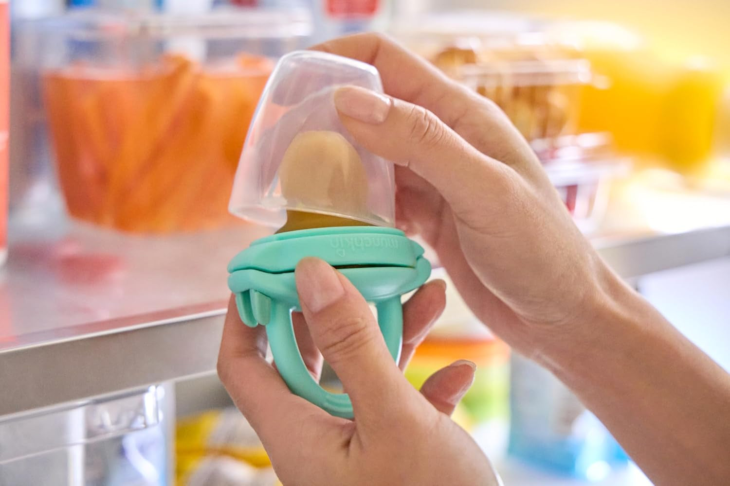 Dozator de hrană din silicon pentru bebeluși Munchkin | Ideal pentru deplasări – pungi din silicon pentru alimente pasate | Dozator de hrană cu auto-hrănire | Hrănitor pentru înțărcare | Fără BPA | De la 4 luni+ | Pachet de 2 | Albastru și Verde