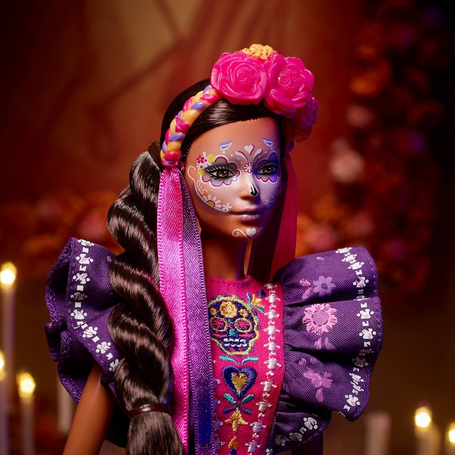 Păpușă Barbie 2022 Día De Muertos cu rochie tradițională cu volane, coroană de flori și vopsea facială Calavera, cadou pentru colecționari