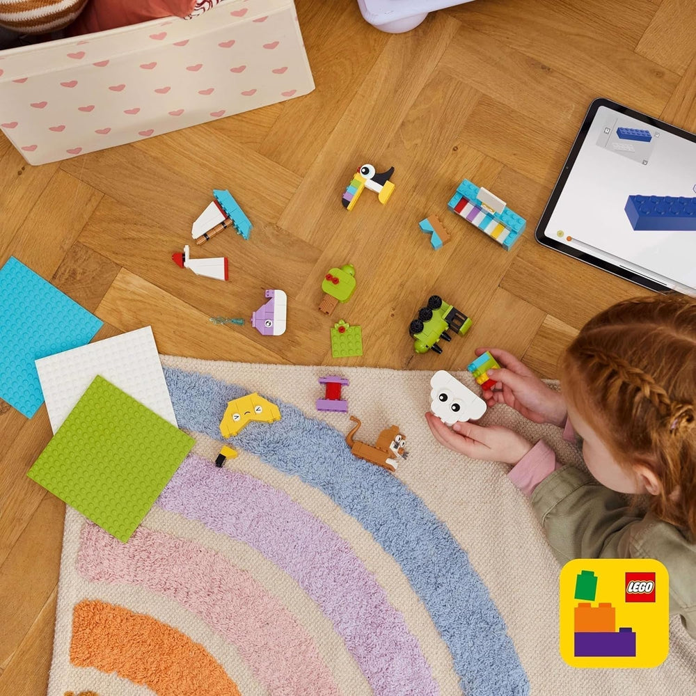 LEGO Classic kreativt sæt til bygning og leg - sæt med farvede klodser - byg et hus, en hund, en sjov bil, et klaverkeyboard og en regnbue - håndværkssæt til drenge og piger fra 5 år Byggesæt Besuche den LEGO-Store