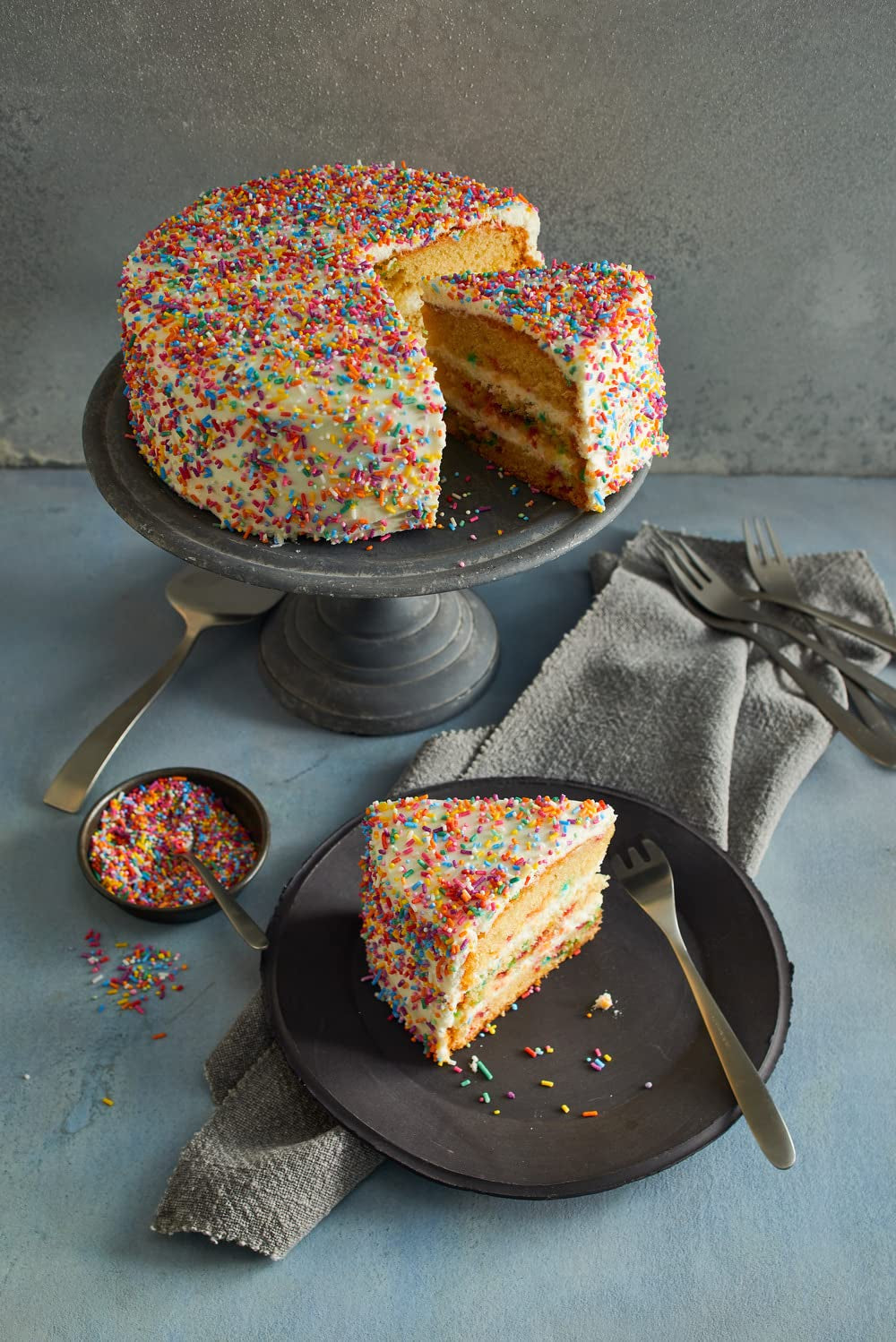 RUF Birthday Cake, Geburtstagskuchen, Schicht-Torte Aus Rührteig Und Konfetti-Streusel, Tortencreme Und Buntem Dekor-Mix, Für Kindergeburtstag, Familienfeier, Einschulung, 1X425G Glazuri si Decor Naty Shop