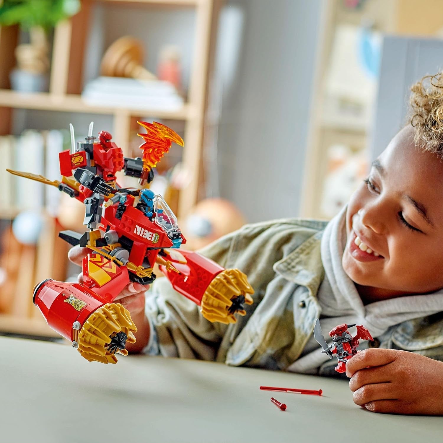 LEGO NINJAGO Kais Sturmreiter-Mech - Fliegendes Motorrad Spielzeug mit 3 Minifiguren - Mech mit beweglichem Kopf, Armen und Beinen - Bauspielzeug - Geschenk für Jungen & Mädchen ab 7 Jahren 71830