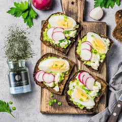 Ankerkraut Bärlauch Salz, Lecker Fleisch und Salat Verfeinern, Knoblauch-lignende Gesmack Aroma, Kräuter mit Gewürz zum Kochen, 110 g im Corkenglas