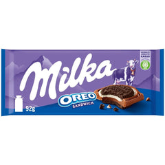 Milka Oreo Sandwich – Alpine mælkechokolade, fyldt med sprøde stykker Oreo cookies og glat vaniljecreme – 92g