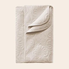 ROOM99 Leila Elegant sengetæppe i cremefarvet 240 X 260 Cm Alsidigt sengetæppe som sengetæppe eller sofa tæppe til seng og sofa tæppe Stil Ideel som sengetæppe Senge og tæpper Beuche den ROOM99-Store