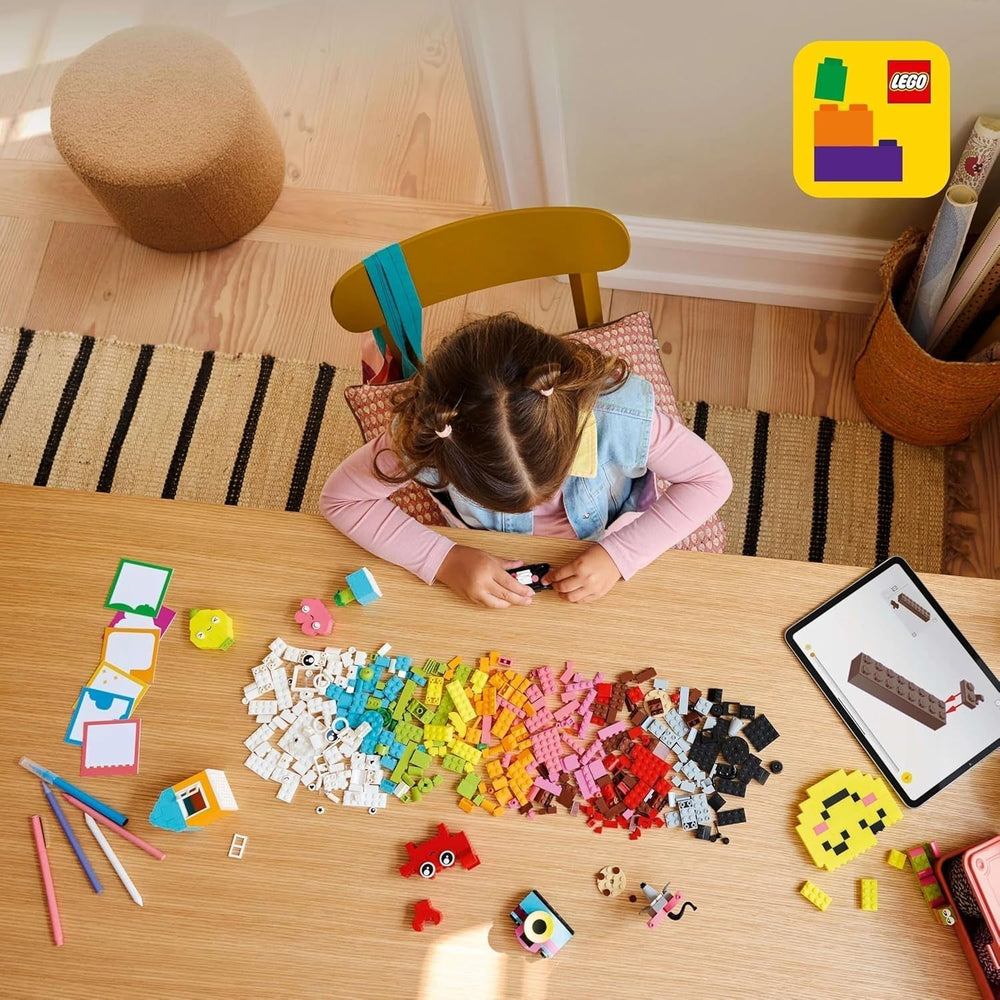 LEGO Classic Creative Fun Box, farverige byggeklodser til fantasifuldt rollespil, byggesæt til begyndere, legetøj til piger og drenge fra 5 år, genopbyggelige modeller 11042 byggesæt Besuche den LEGO-Store