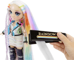 Rainbow High Hair Studio - Set de joacă cu păpușa exclusivă Amaya Raine cu păr lung pentru coafat - include cretă lavabilă pentru păr, perie de păr, accesorii - Cadou pentru copii cu vârsta de 6 ani și peste