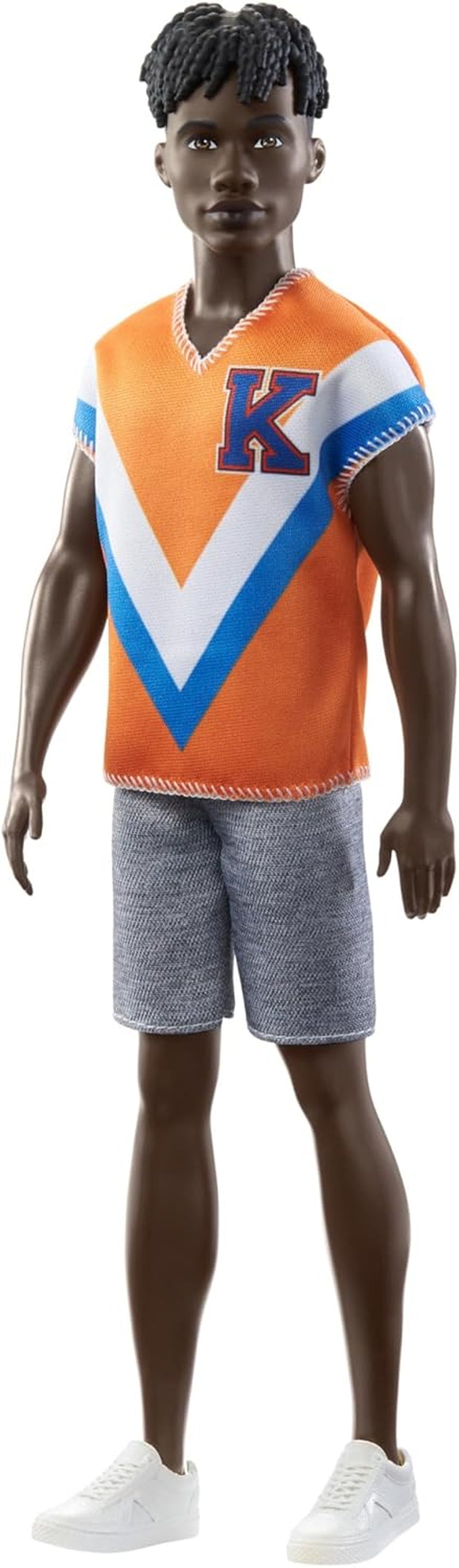 Păpușă Barbie Ken Fashionistas - tricou cu imprimeu de cactus și palmier, pantaloni scurți albi și adidași, perfect pentru aventuri cu prietenii și plimbări prin oraș, pentru copii de la 3 ani în sus, HJT10 Papusi Naty Shop 0