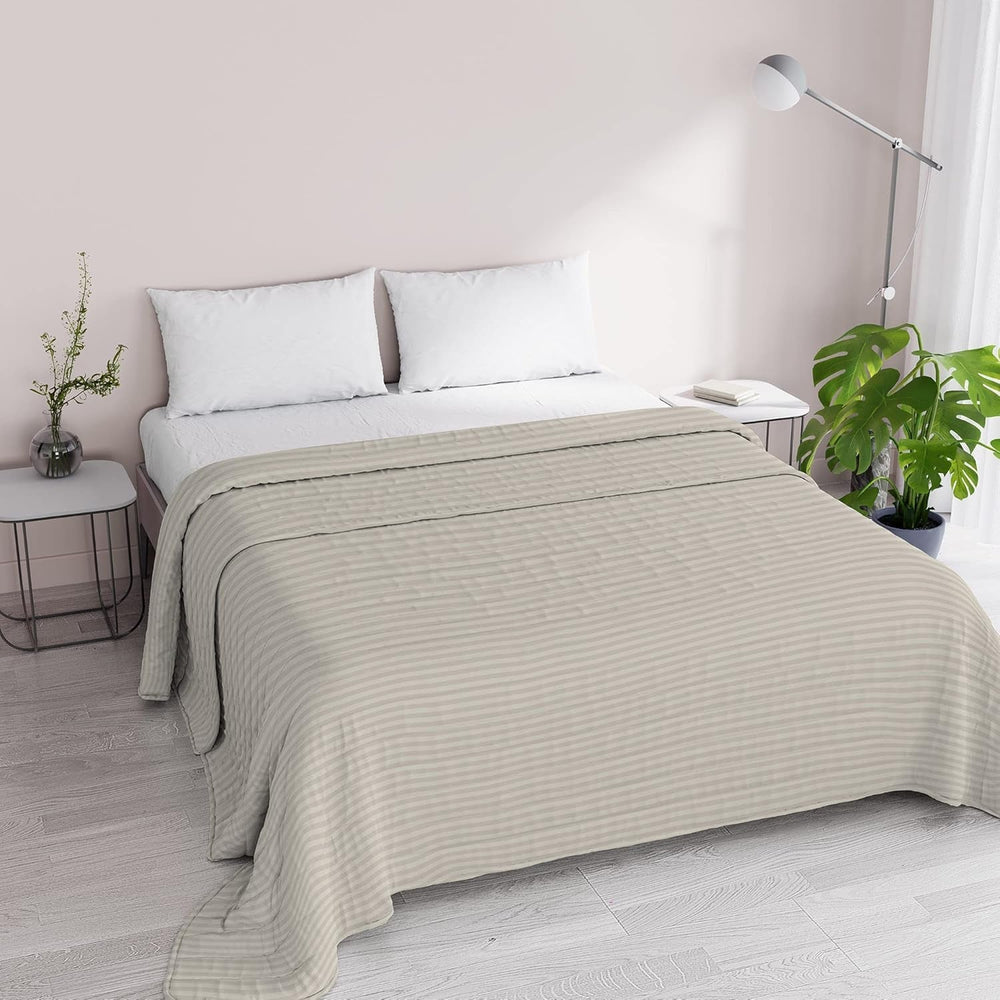 Sommerdyne Satinstriber, polyester, creme, 260X250 Cm Dyner og dyner Naty Shop Turteldue 260X250 Cm