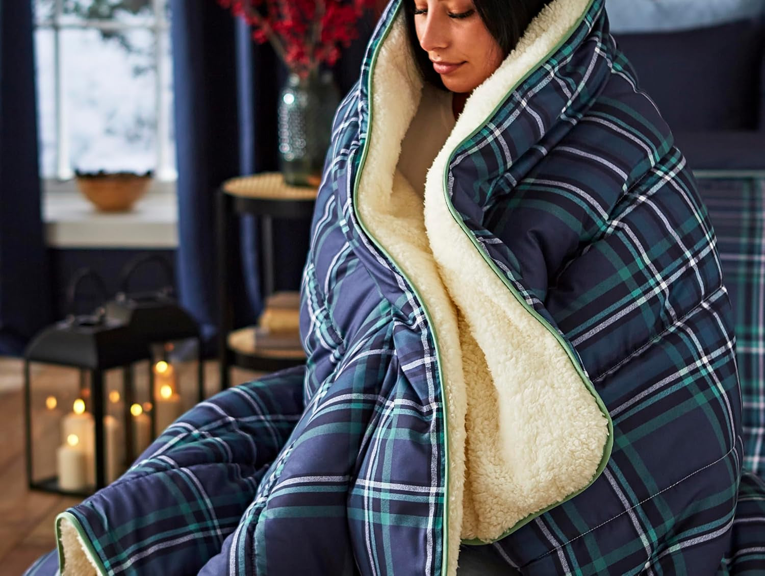 Night Lark Cosy Sherpa Fleece Blanket, Classic Red Tartan, 9 Tog, Luxurious, Fluffy, Thick And Reversible, Perfect pentru canapea, pat, canapea, canapea. Hipoalergenic, lavabil la mașină, Dimensiune: Paturi si Cuverturi Night Lark tartan clasic albastru marin Pat de o persoană