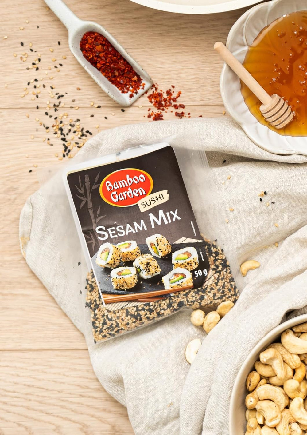 Bamboo Garden - Sushi Sesam Mix, Ideel til tilberedning af Sushi af enhver art, også lækker som topping til forskellige retter, i müsli eller grød, 1 x 50 g