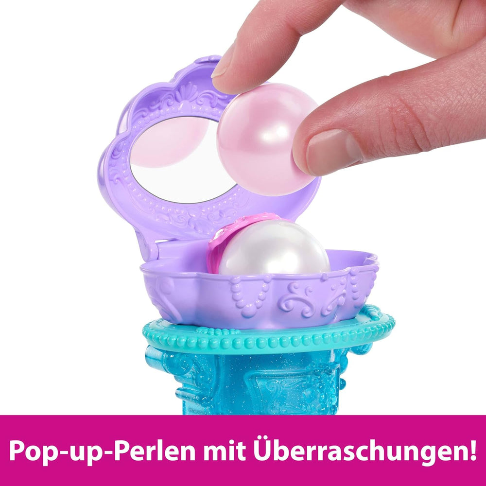 Jucării Mattel Disney Princess, Păpușă la modă Ariel Sirenă cu aripioară caudală detașabilă, Masă de toaletă cu 5 surprize pop-up repetabile și 5 accesorii, JBF86